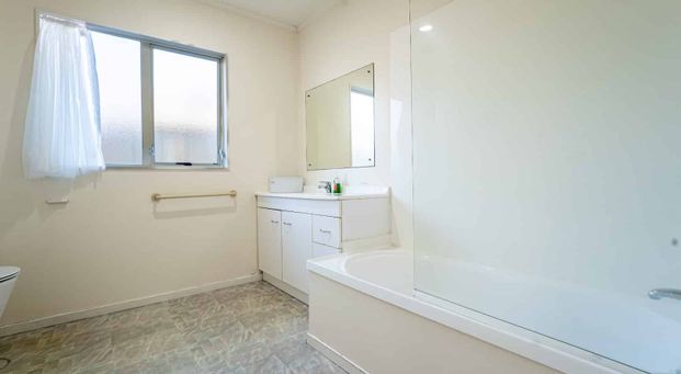 Charming 3-bedroom family home - Photo 1