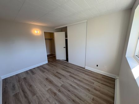 For Lease - 4422 Huron Street Unit# 505, Niagara Falls, Ontario - Photo 2