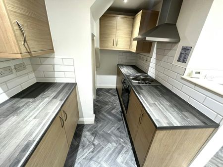 Semi-detached house to rent on - Photo 5