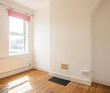 2 bedroom end of terrace house to rent - Photo 3