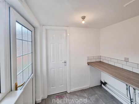 3 bedroom terraced house to rent - Photo 4