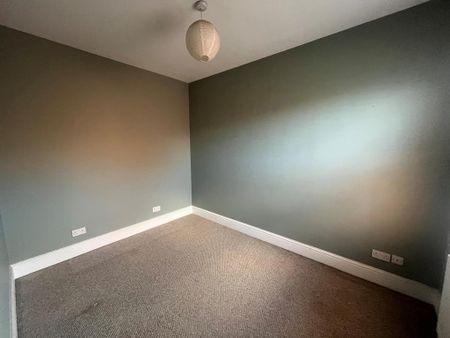 2 bedroom end of terrace house to rent - Photo 2