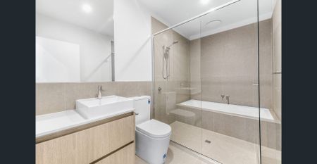 Modern Park-Front Townhouse in the Heart of the Brompton Community - Photo 2