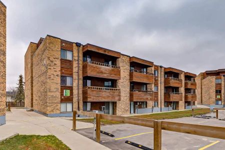 - 2 Bedroom at St. James Place - Photo 5