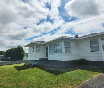 LOCATION LOCATION CLOSE TO MOTORWAY AND SCHOOLS - Photo 5