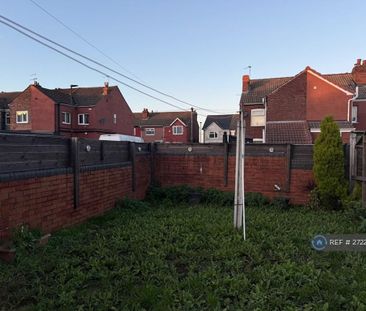 2 bedroom terraced house to rent - Photo 2