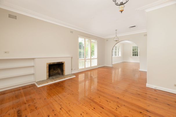 Family home with multiple living areas - Photo 1