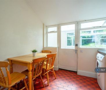 4 bedroom terraced house to rent - Photo 2