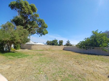 Solar Panels & Air Con - Photo 2