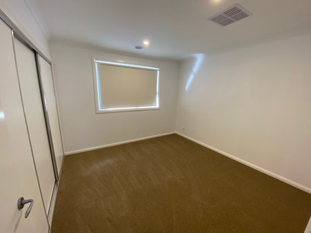 two-storey 4 Bedroom Family Delight! - Photo 4