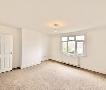 2 bed House Grandview Road, Thundersley, SS7 - Photo 2