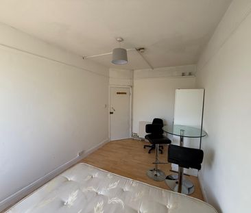 Room in a Shared Flat, Kenton Lane, HA3 - Photo 3