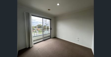 Fresh & Modern Townhouse - Photo 4