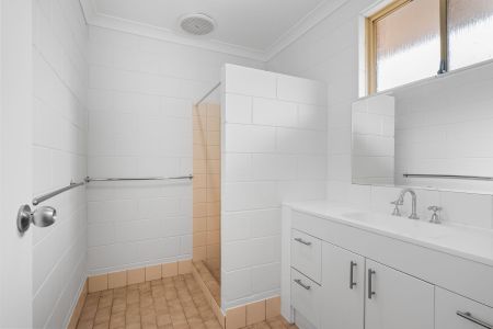 Neat and tidy unit in a quiet street - Photo 4