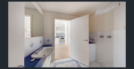 Prestigious position: Large One bedroom North facing apartment - Photo 3