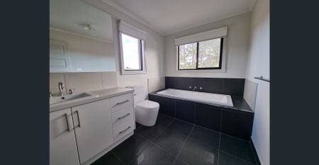 3 BEDROOM HOME ONLY AROUND THE CORNER FROM MONASH UNIVERSITY... - Photo 3