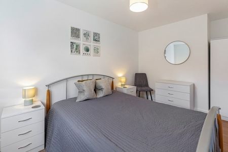 Gladstone Court, Headington - Photo 4