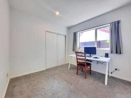 A Bright Four Bedroom Home - Photo 2