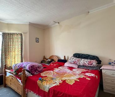 4 bedroom terraced house to rent - Photo 3