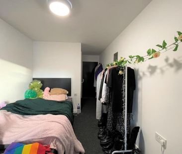 5 bedroom flat to rent - Photo 4