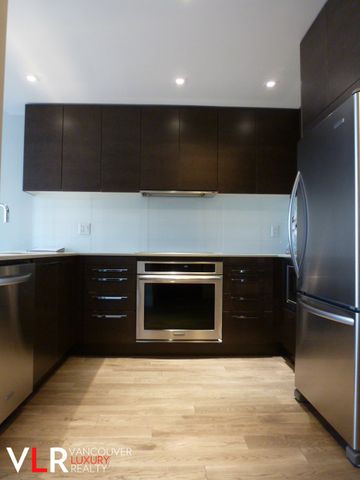 Condo in North Vancouver, BC - Photo 3