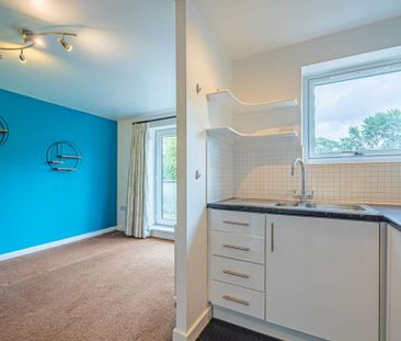 2 bed Flat for rent - Photo 4