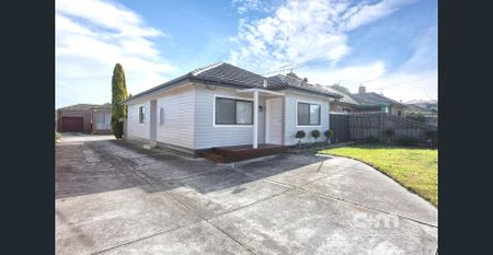 INVITING FAMILY HOME! - Photo 3