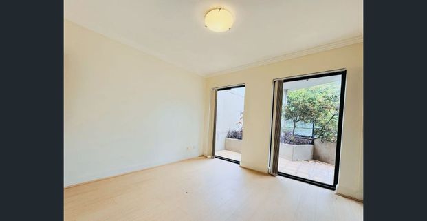 Modern 2 Bedroom Apartment - Photo 1