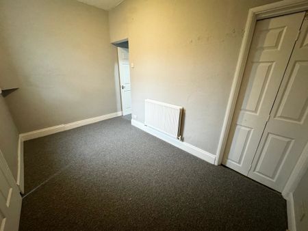 2 Bedroom Mid Terraced House - Photo 3