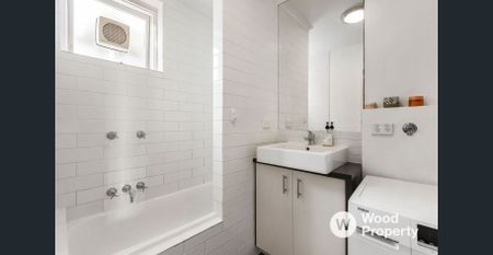 Charming 1-Bedroom Apartment in Prime Balaclava Location - Photo 4