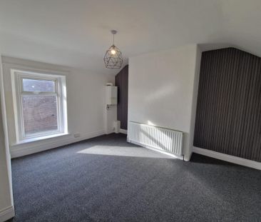 3 bedroom end of terrace house to rent - Photo 2