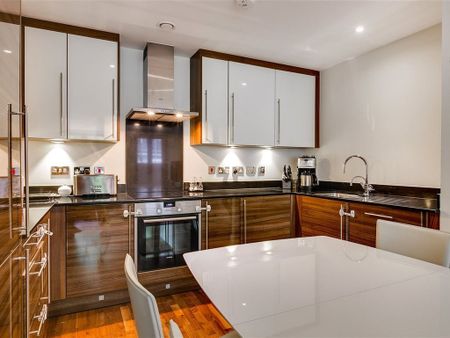 2 Bed Flat, Dungannon House, SW6 - Photo 3