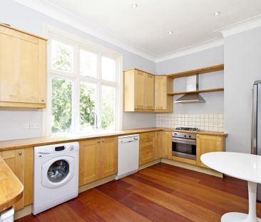 3 bedroom flat to rent - Photo 6