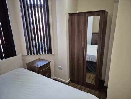 Studio Flat, Balmoral Road, NW2 - Photo 2