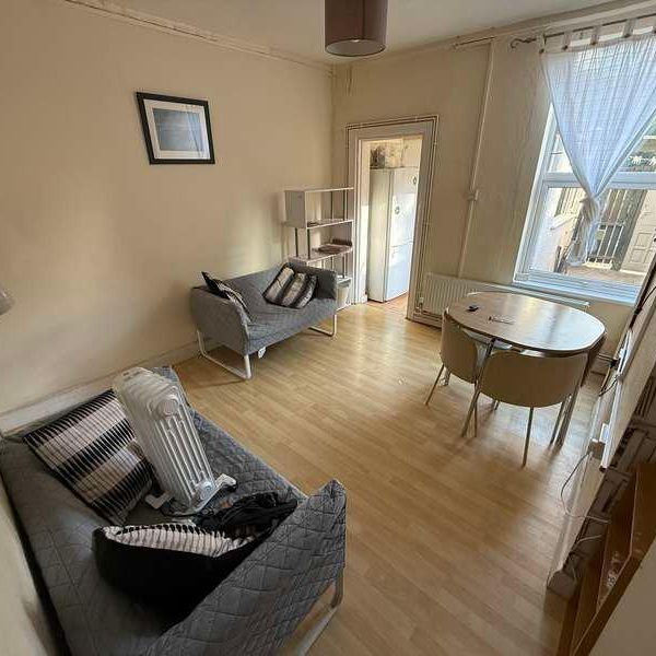 Claude St // Bed Student House // Bath, NG7 - Photo 1