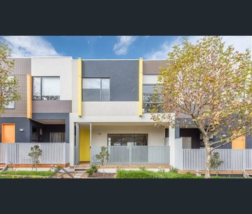 Spacious Townhouse Living in a Prime Location - Photo 3