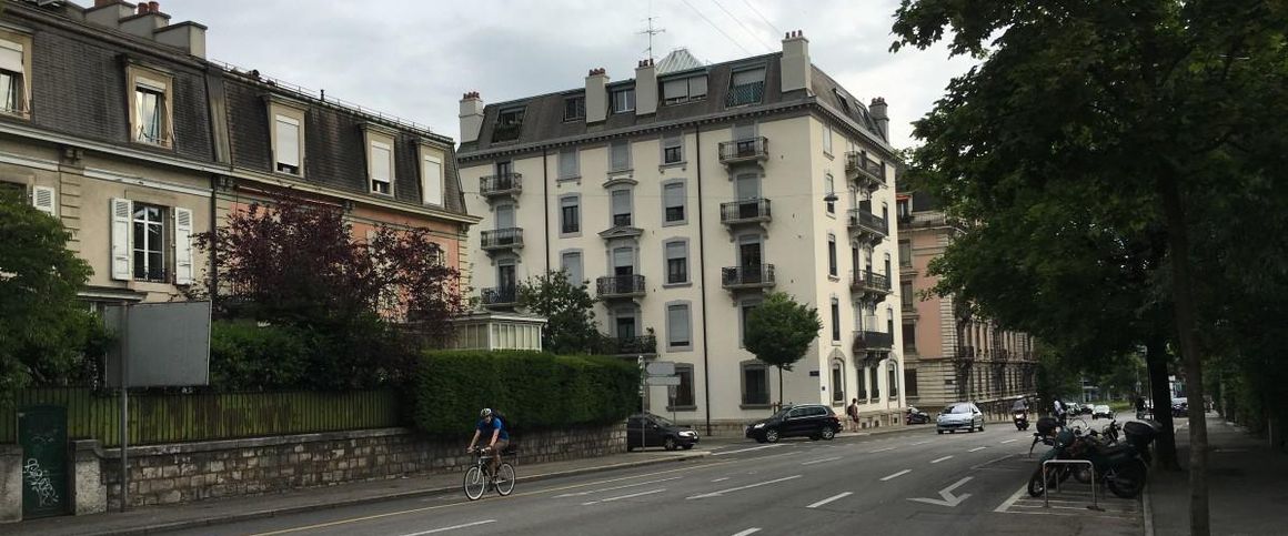 Bel appartement de 3 pièces avec chambrette et balcon au 5ème étage. 95 m2 environ. - Photo 1