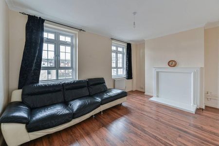 3 bedroom flat to rent - Photo 2