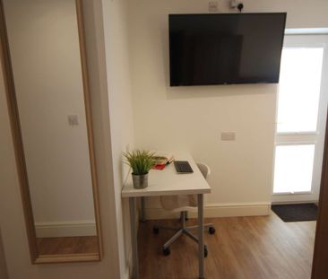 High Specification En-Suite Student Accommodation - A female house ... - Photo 3