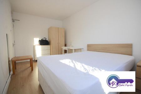 1 bedroom in a flat share to rent - Photo 3