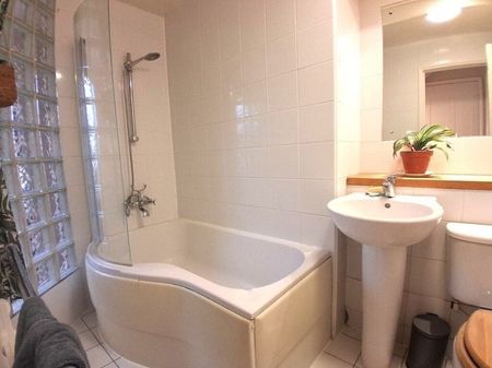 Brookfields, Cambridge £1,450 pcm ⓘ The monthly or weekly payment required by the landlord. Read our glossary page , 1 bedroom, apartment, to let * Tenant info - Photo 5