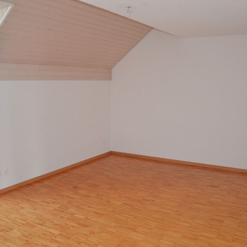 "grosse 3.5-Zimmer-Dachwohnung mit Galerie an ruhiger Lage" - Foto 1