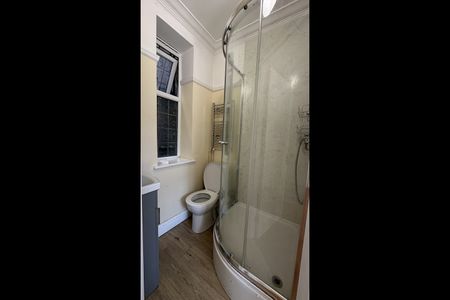 Studio Flat, Wendover Court, NW2 - Photo 5