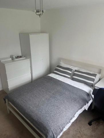Room in a Shared House, Longbridge Road, IG11 - Photo 4