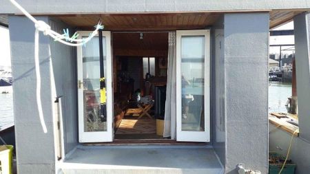 2 Bed House Boat, Waterfront, BN2 - Photo 3