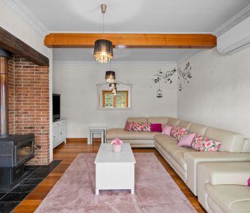 Charming Sandstone Home - Photo 4