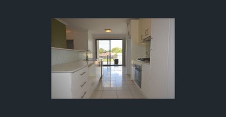 Spacious Two Bedroom Townhouse - Photo 5