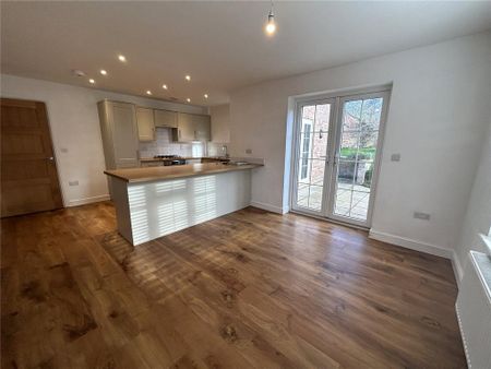 4 bedroom detached house to rent - Photo 2