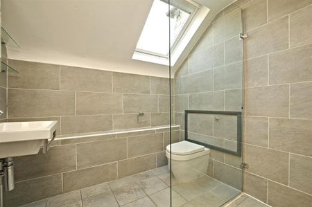 1 bedroom in a house share to rent - Photo 5