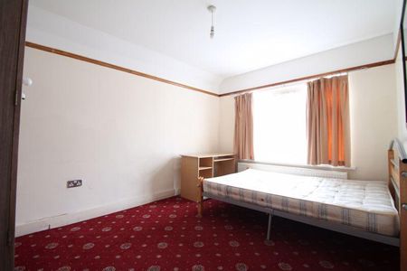 5 bedroom detached house to rent - Photo 2